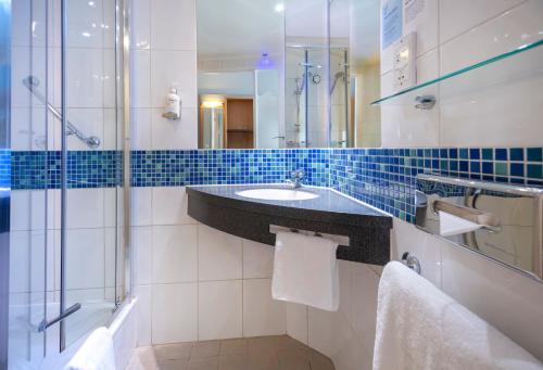 Habitación Twin Estándar con desayuno caliente gratuito - 2 camas del hotel Holiday Inn Express Stevenage, An Ihg. Foto 7