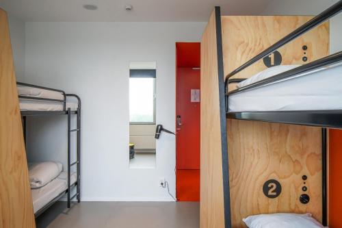 Habitación Cuádruple con baño privado del hotel Via Amsterdam. Foto 6