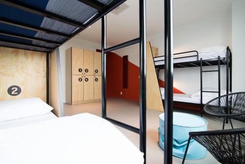 Cama en habitación compartida mixta de 6 camas del hotel Via Amsterdam. Foto 9