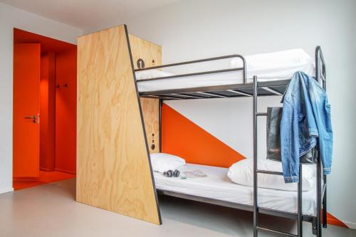Habitación Familiar con baño privado del hotel Via Amsterdam. Foto 6