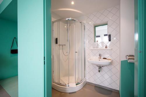 Cama en habitación femenina compartida de 4 camas del hotel Via Amsterdam. Foto 5