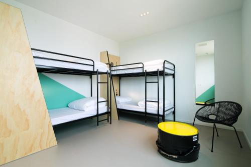 Cama en habitación femenina compartida de 4 camas del hotel Via Amsterdam. Foto 9