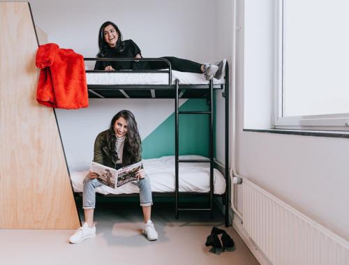 Cama en habitación compartida con 4 camas del hotel Via Amsterdam. Foto 6