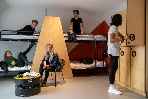 Habitación Privada Dormitorio de 6 Camas con Baño Privado del hotel Via Amsterdam. Foto 3