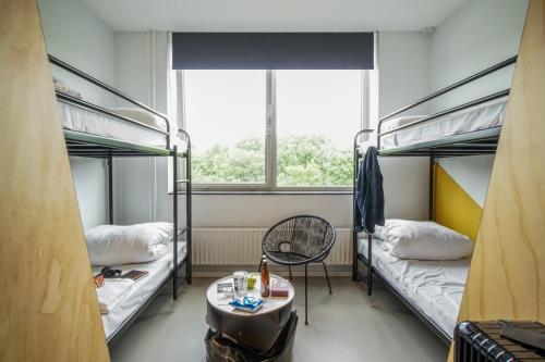 Habitación Compartida Mixta de 8 camas del hotel Via Amsterdam. Foto 6