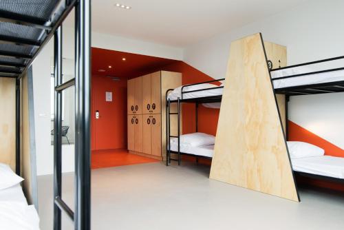 Habitación Compartida Mixta de 8 camas del hotel Via Amsterdam. Foto 9