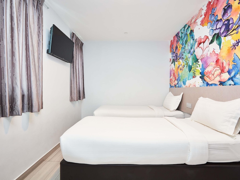 Habitación superior con 2 camas individuales del hotel Ibis Budget Singapore Selegie. Foto 1