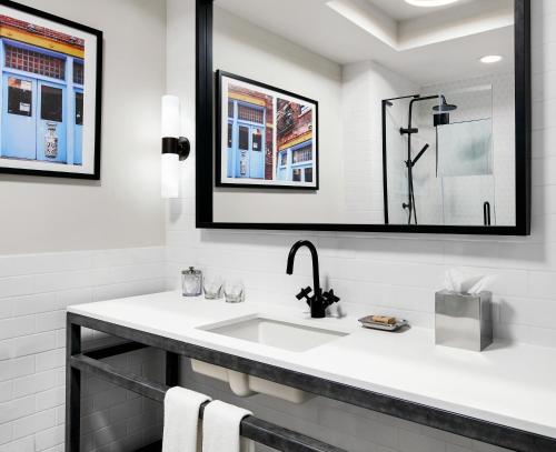 Habitación Superior con cama extragrande del hotel Gansevoort Meatpacking. Foto 3
