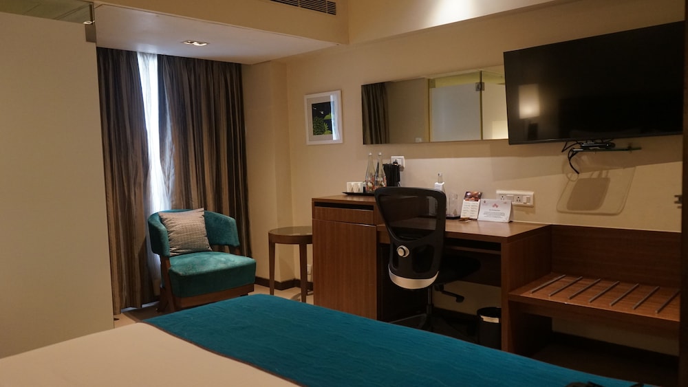 Habitación Deluxe con 1 cama doble del hotel Grand Mercure Vadodara Surya Palace. Foto 3