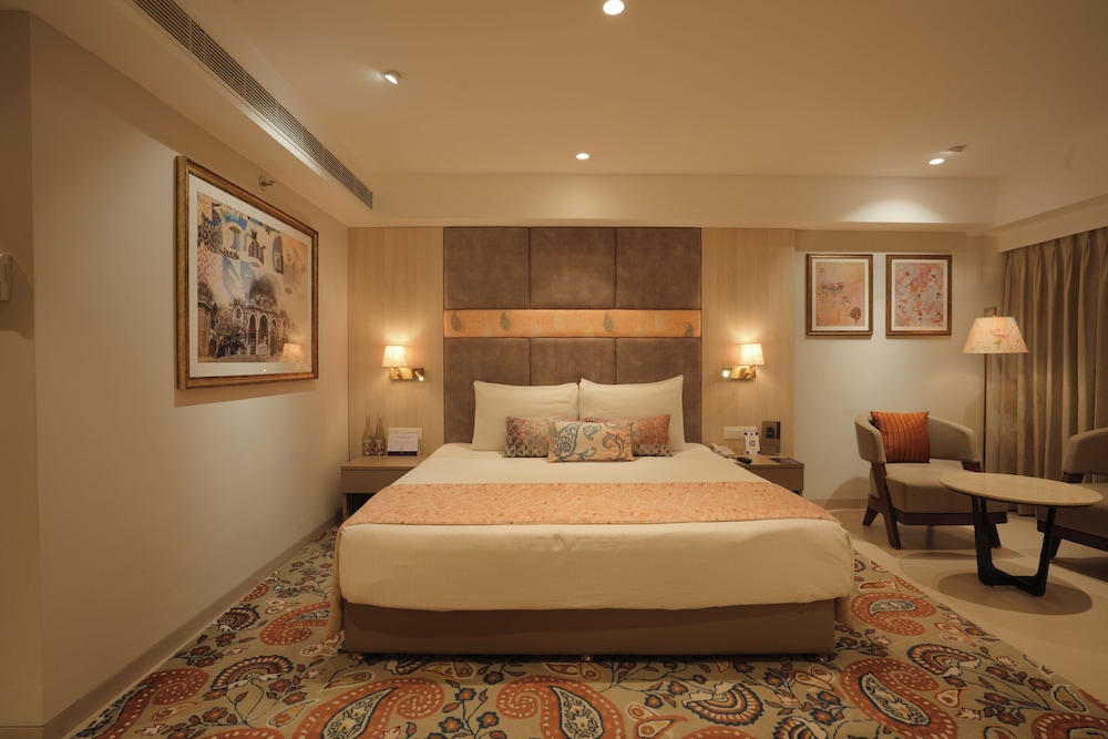 Habitación Premium con 1 cama doble del hotel Grand Mercure Vadodara Surya Palace. Foto 1