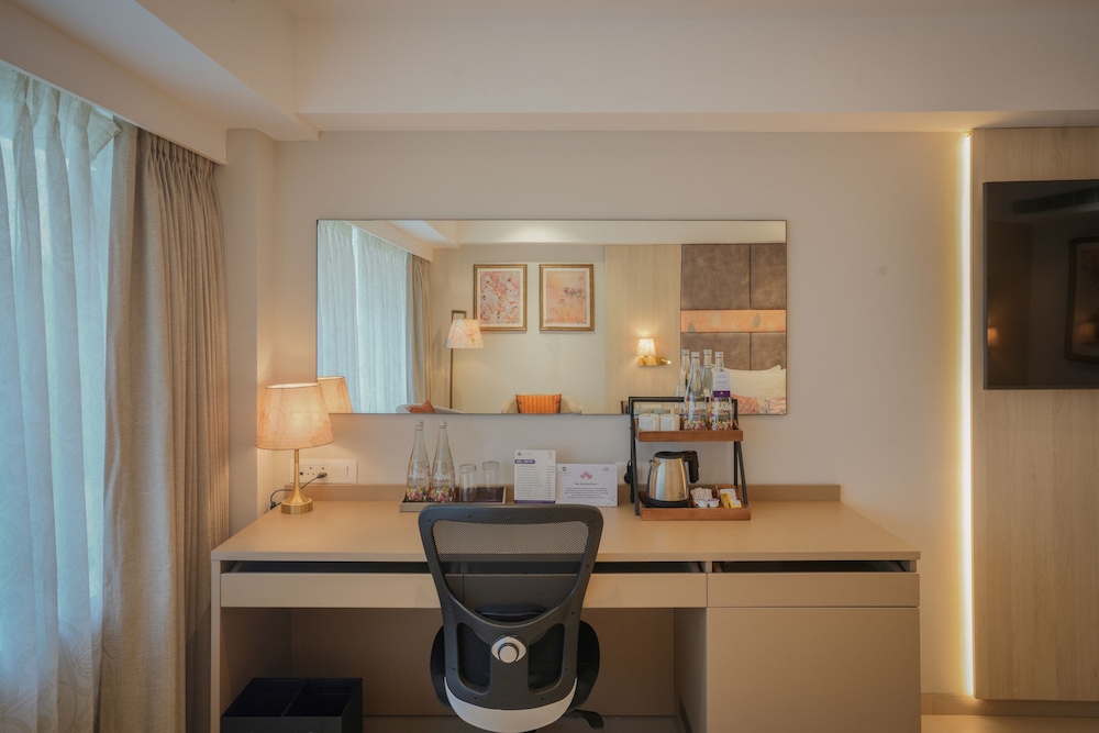 Habitación Premium con 1 cama doble del hotel Grand Mercure Vadodara Surya Palace. Foto 2