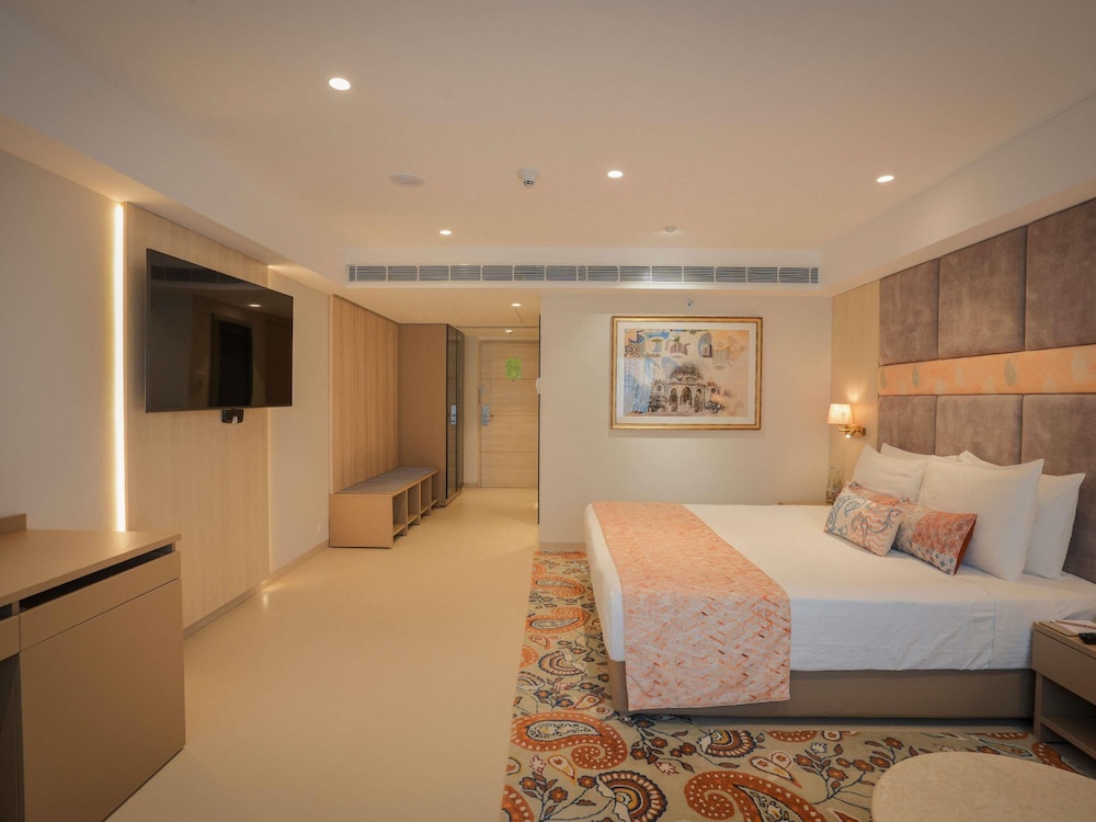 Habitación Premium con 1 cama doble del hotel Grand Mercure Vadodara Surya Palace. Foto 6