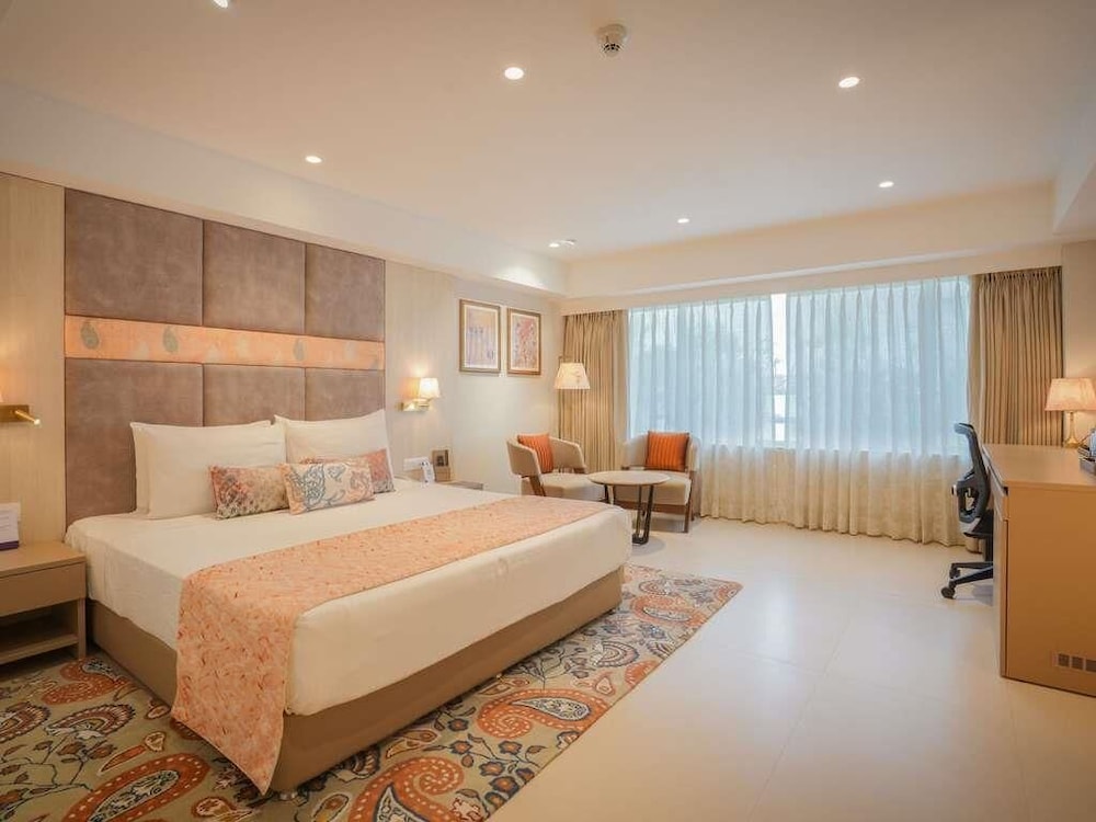 Habitación Premium con 1 cama doble del hotel Grand Mercure Vadodara Surya Palace. Foto 7