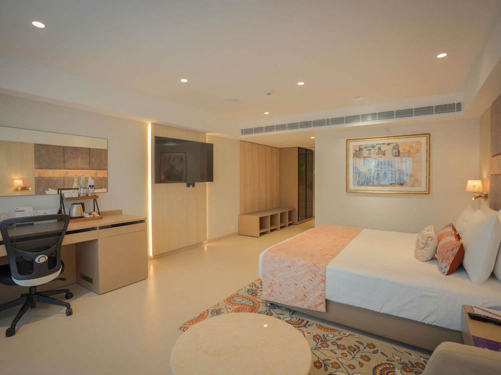 Habitación Premium con 1 cama doble del hotel Grand Mercure Vadodara Surya Palace. Foto 8