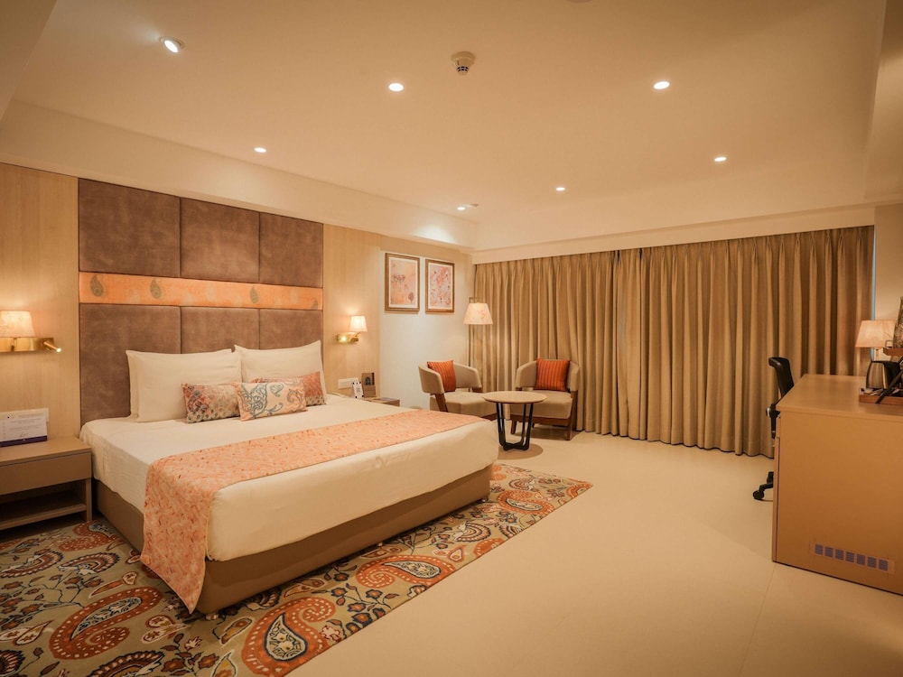 Habitación Premium con 1 cama doble del hotel Grand Mercure Vadodara Surya Palace. Foto 9