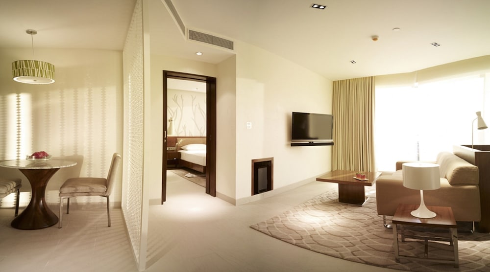Suite ejecutiva, 1 cama de matrimonio grande, vistas a la ciudad del hotel Taj Yeshwantpur, Bengaluru. Foto 4