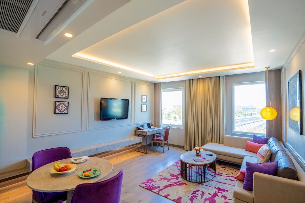 Suite Deluxe del hotel Vivanta Ahmedabad Sg Highway