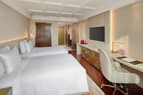 Executive Twin Room with Lounge Access - High Floor - Complimentary daily chocolate hour 5 - 6pm del hotel Mövenpick Hotel Hanoi Centre