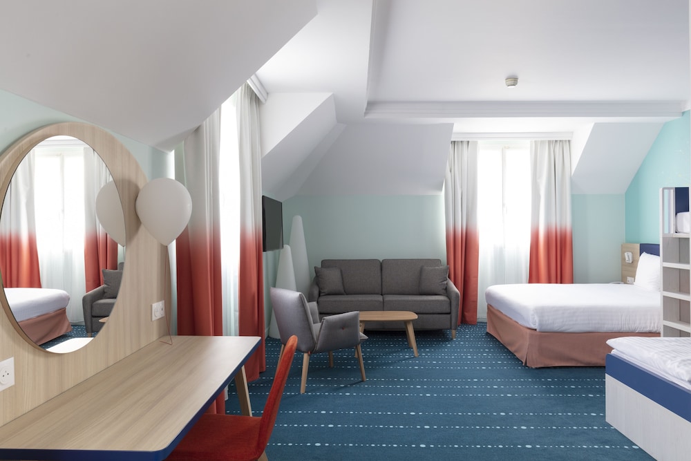 Suite Familiar del hotel Grand Magic Hotel Marne La Vallée. Foto 2