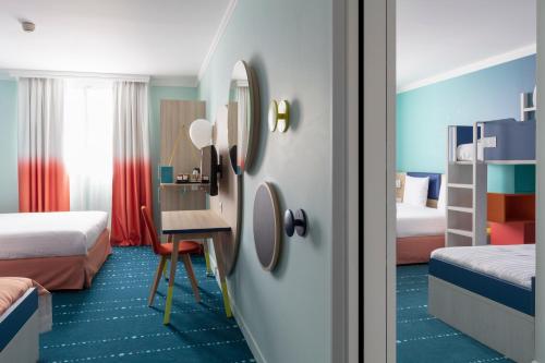 Habitaciones Comunicadas Familiares del hotel Grand Magic Hotel Marne La Vallée. Foto 6