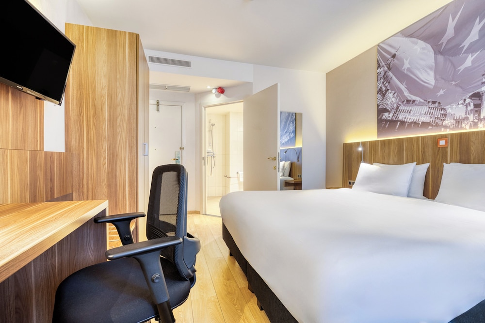 Habitación, 1 cama de matrimonio grande, accesible para personas con discapacidad (Wheelchair) del hotel Holiday Inn Brussels Schuman, An Ihg. Foto 5