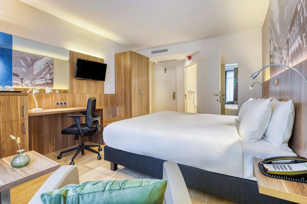 Habitación, 1 cama de matrimonio grande, accesible para personas con discapacidad (Wheelchair) del hotel Holiday Inn Brussels Schuman, An Ihg. Foto 6