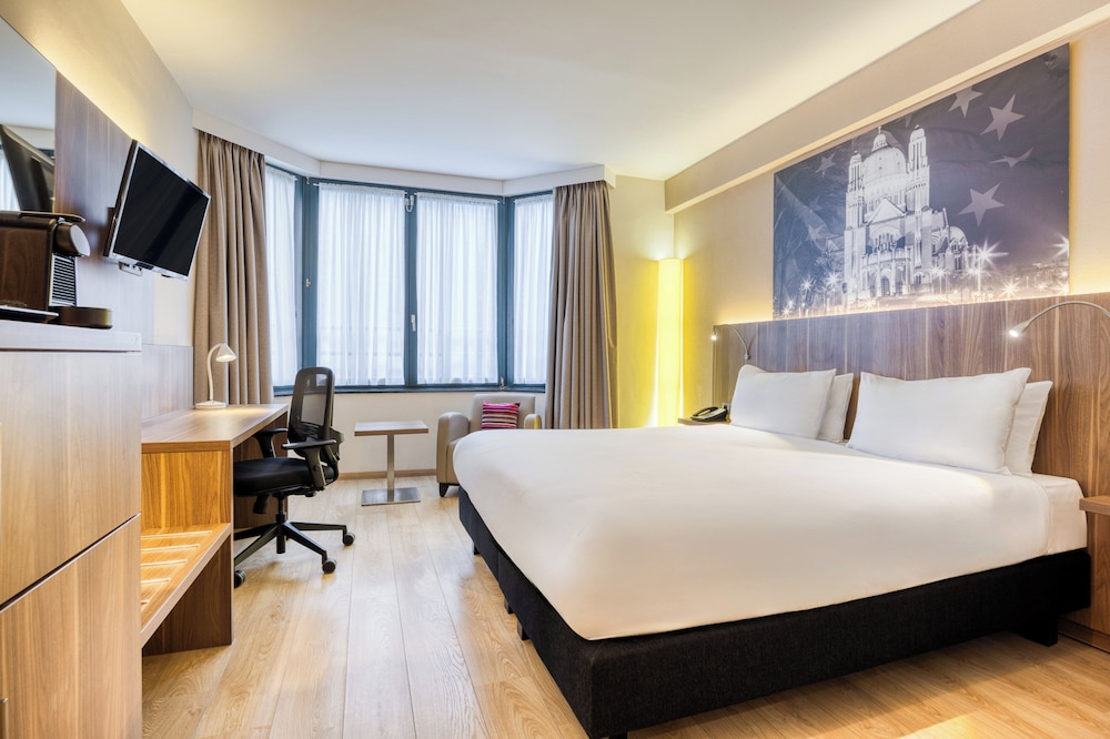 Habitación estándar, 1 cama de matrimonio grande del hotel Holiday Inn Brussels Schuman, An Ihg. Foto 3