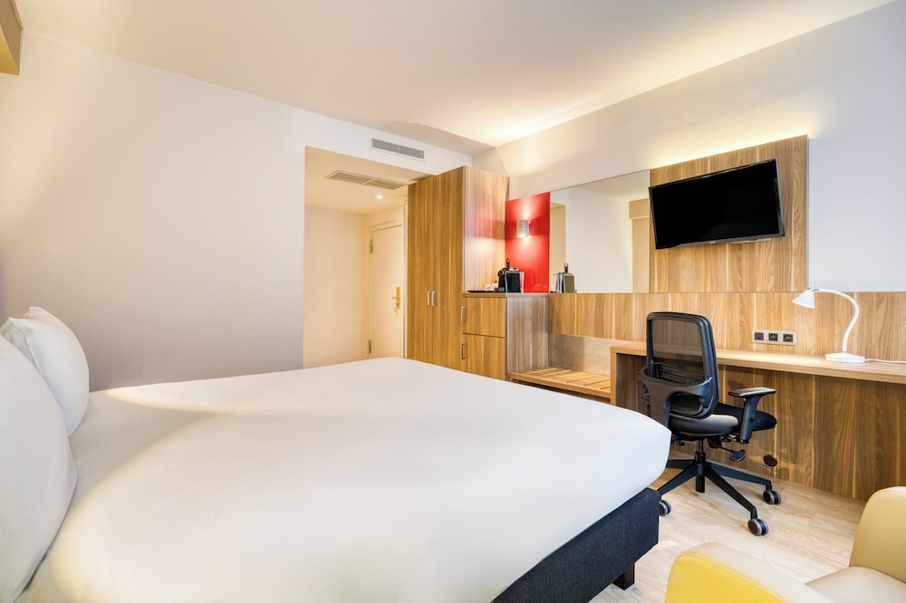 Habitación estándar, 1 cama de matrimonio grande del hotel Holiday Inn Brussels Schuman, An Ihg. Foto 4