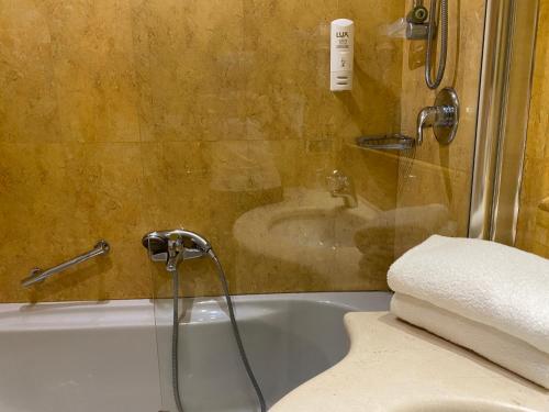 Habitación Doble Estándar - 2 camas del hotel Holiday Inn Cagliari, An Ihg. Foto 1