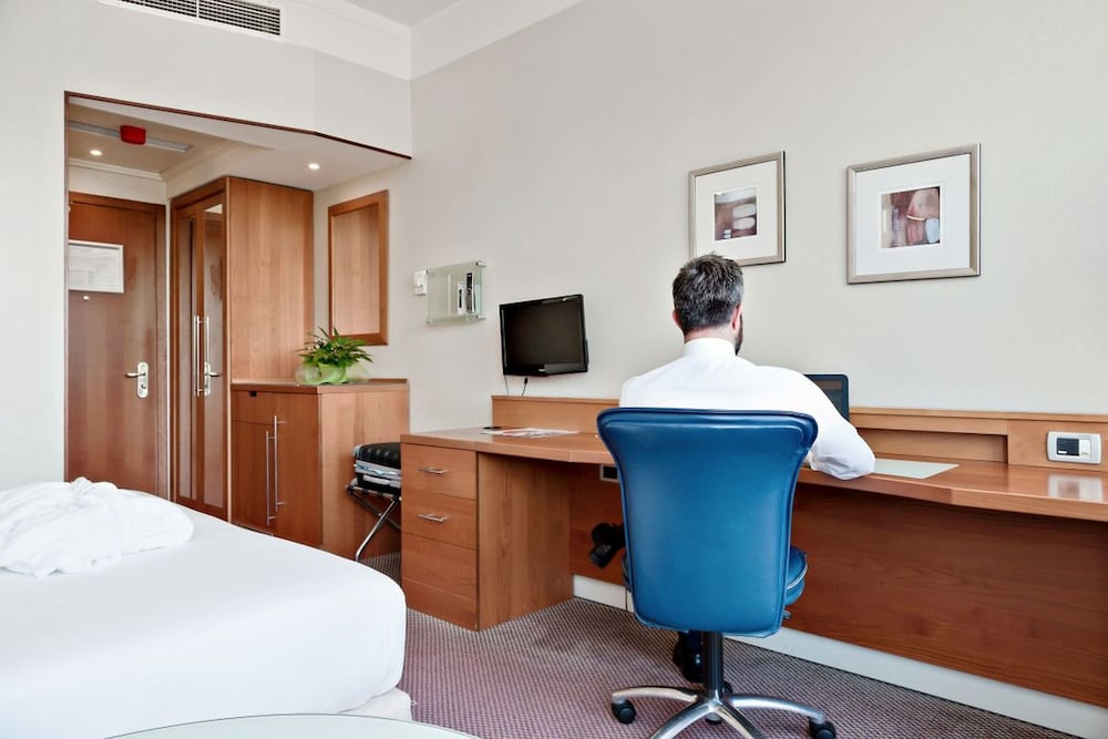 Habitación clásica con 2 camas individuales del hotel Italiana Hotels Florence. Foto 1
