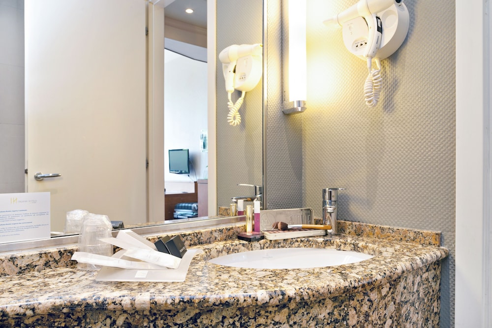 Habitación clásica con 2 camas individuales del hotel Italiana Hotels Florence. Foto 3