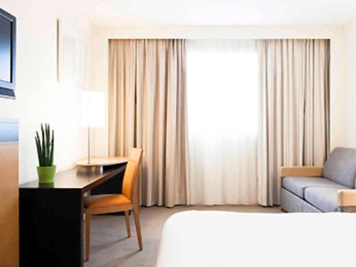 Habitación Superior Familiar - 1 cama doble y 1 sofá - cama del hotel Novotel Centre Nantes Bord De Loire. Foto 2