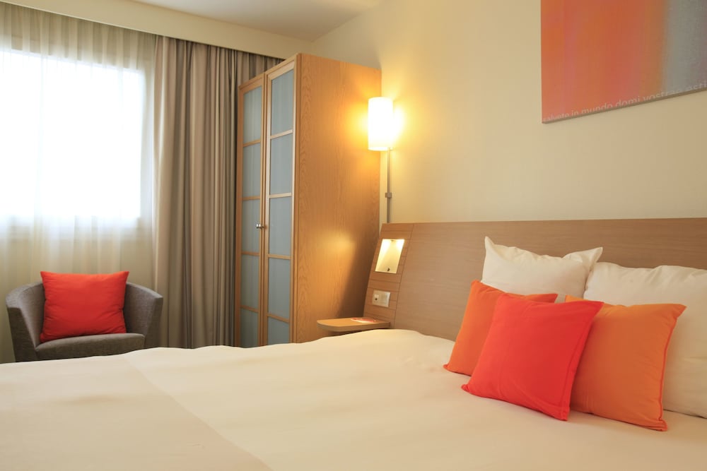 Habitación doble Superior 1 Cama king Accesible Accesible (discapacidad auditiva) del hotel Novotel Centre Nantes Bord De Loire. Foto 1