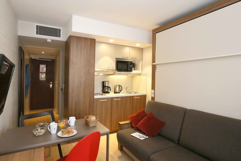 Estudio, 1 cama doble del hotel Adagio Original Thoiry Geneve. Foto 5