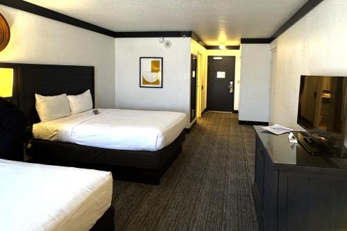 Habitación Estándar Doble + 5 $ en tragaperras y 10 $ en mesas de juego GRATIS del hotel Oyo and Casino Las Vegas. Foto 3