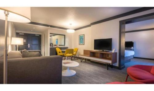 Suite Internacional + 5 $ en tragaperras y 10 $ en mesas de juego GRATIS del hotel Oyo and Casino Las Vegas. Foto 3
