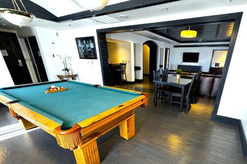 Habitación Presidencial + 5 $ en tragaperras y 10 $ en mesas de juego GRATIS del hotel Oyo and Casino Las Vegas. Foto 1