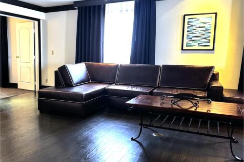 Habitación Presidencial + 5 $ en tragaperras y 10 $ en mesas de juego GRATIS del hotel Oyo and Casino Las Vegas. Foto 2
