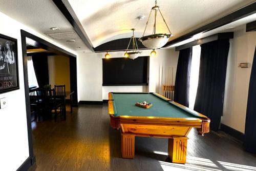 Habitación Presidencial + 5 $ en tragaperras y 10 $ en mesas de juego GRATIS del hotel Oyo and Casino Las Vegas. Foto 4