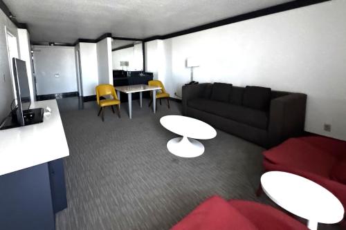 Suite con litera + 5 $ GRATIS en juegos tragaperras y 10 $ en juegos de mesa del hotel Oyo and Casino Las Vegas. Foto 4