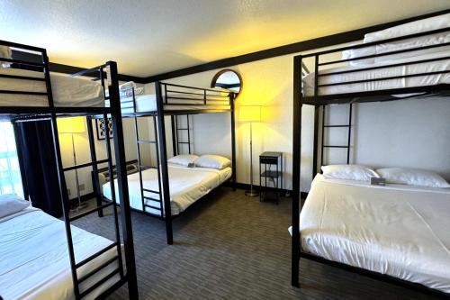 Suite con litera + 5 $ GRATIS en juegos tragaperras y 10 $ en juegos de mesa del hotel Oyo and Casino Las Vegas. Foto 5