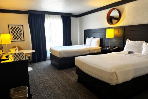 Habitación Doble con vistas a The Strip + 5 $ en tragaperras y 10 $ en mesas de juego GRATIS del hotel Oyo and Casino Las Vegas. Foto 4