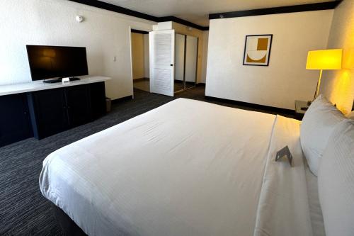 Suite internacional para fumadores + 5 $ GRATIS en juegos tragaperras y 10 $ en juegos de mesa del hotel Oyo and Casino Las Vegas. Foto 7