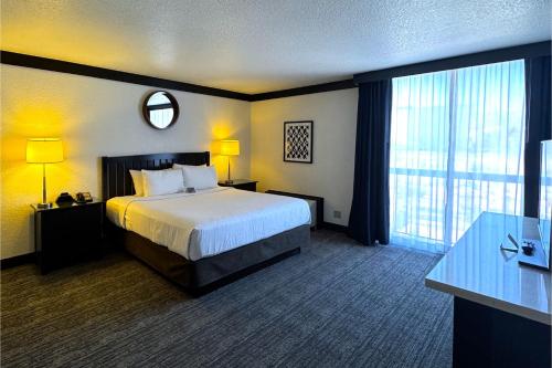 Suite internacional para fumadores + 5 $ GRATIS en juegos tragaperras y 10 $ en juegos de mesa del hotel Oyo and Casino Las Vegas. Foto 8