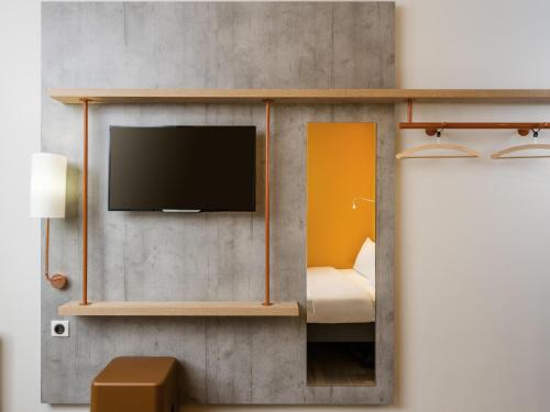 Habitación Estándar con 1 cama doble del hotel Ibis Budget Charleroi Airport. Foto 9