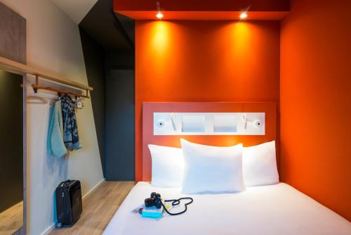 Habitación Estándar con 1 cama doble del hotel Ibis Budget Charleroi Airport. Foto 12