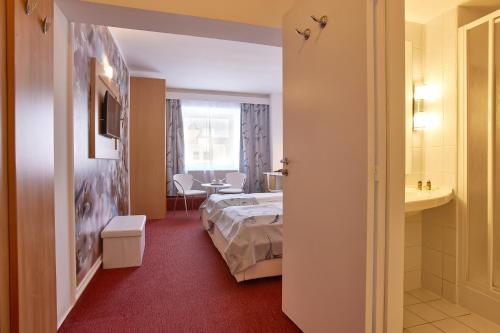 Habitación Doble Estándar - 2 camas del hotel Mycontinental Bucuresti Gara De Nord. Foto 2