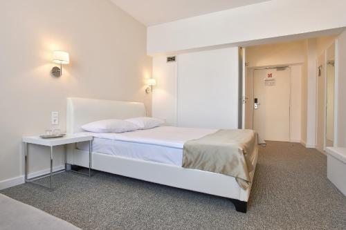 Habitación Familiar Superior con sofá cama del hotel Mycontinental Bucuresti Gara De Nord