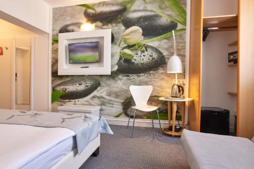 Habitación Familiar Superior con sofá cama del hotel Mycontinental Bucuresti Gara De Nord. Foto 1