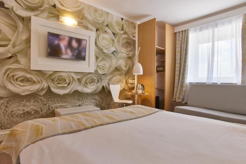 Habitación Familiar Superior con sofá cama del hotel Mycontinental Bucuresti Gara De Nord. Foto 3